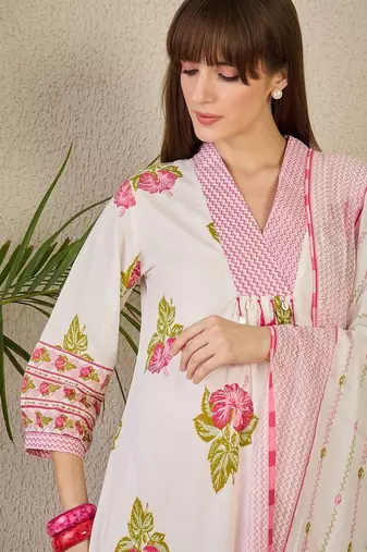Women Floral Printed Regular Pure Cotton Kurta with Trousers & With Dupatta