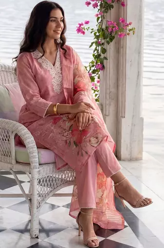 Women Floral Printed Regular Thread Work Linen Kurta with Trousers & With Dupatta