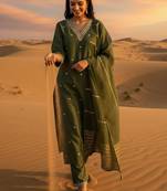 Women Ethnic Motifs Embroidered Regular Thread Work Kurta with Trousers & With Dupatta
