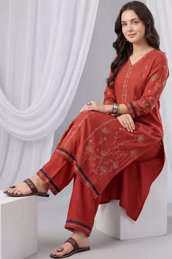 Women Ethnic Motifs Embroidered Regular Thread Work Kurta with Trousers
