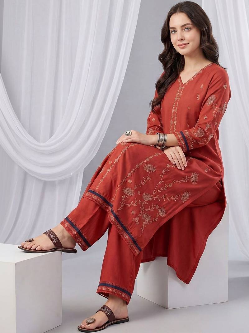 Women Ethnic Motifs Embroidered Regular Thread Work Kurta with Trousers