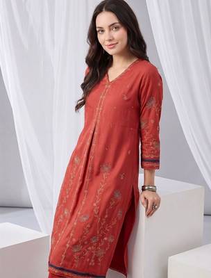 Women Ethnic Motifs Embroidered Regular Thread Work Kurta with Trousers 5