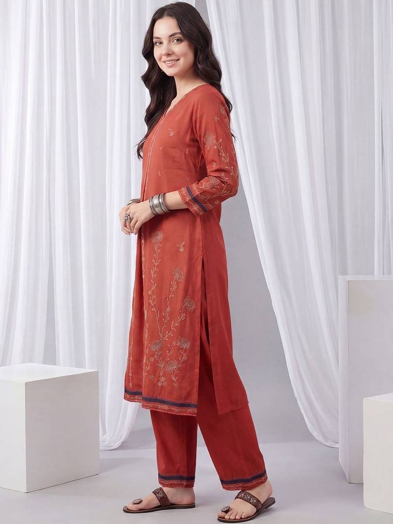 Women Ethnic Motifs Embroidered Regular Thread Work Kurta with Trousers