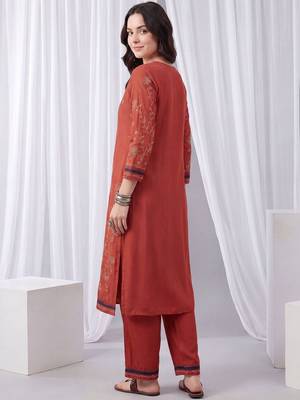 Women Ethnic Motifs Embroidered Regular Thread Work Kurta with Trousers 7