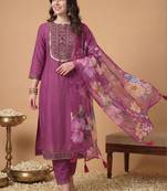 Women Floral Embroidered Regular Thread Work Kurta with Trousers & With Dupatta