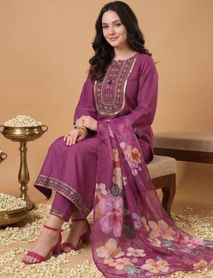 Women Floral Embroidered Regular Thread Work Kurta with Trousers & With Dupatta 4