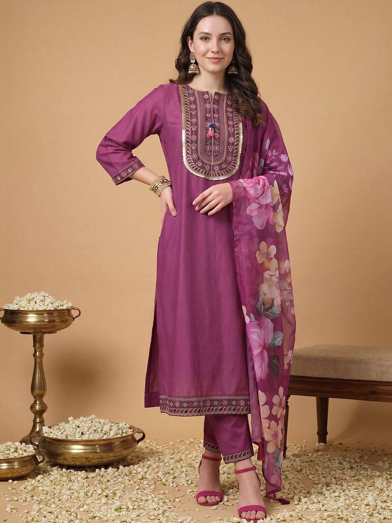 Women Floral Embroidered Regular Thread Work Kurta with Trousers & With Dupatta