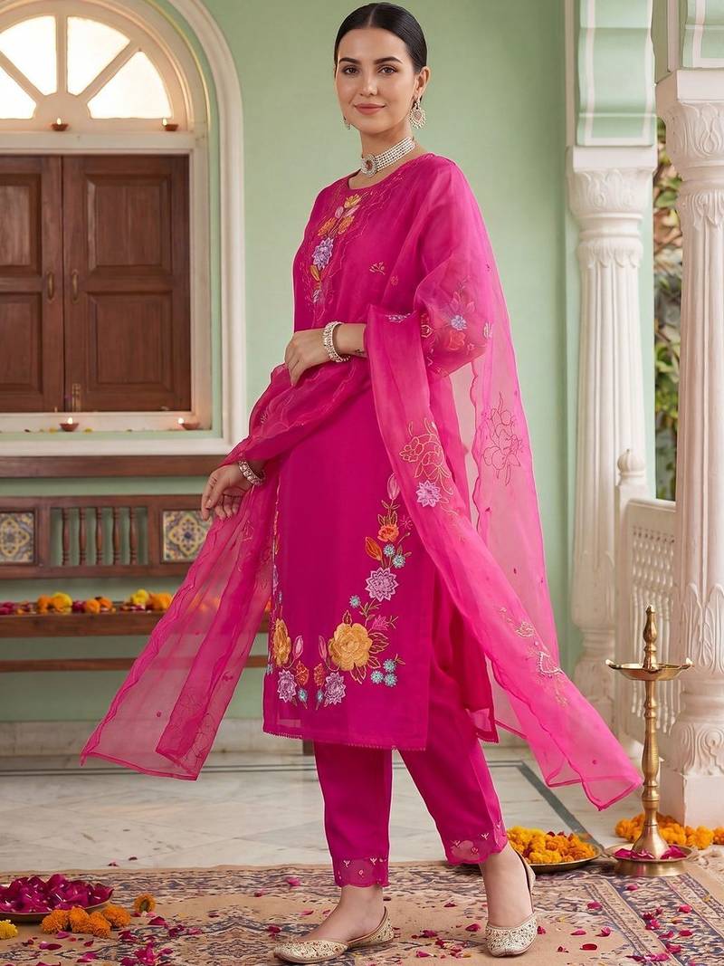 Women Floral Embroidered Regular Thread Work Kurta with Trousers & With Dupatta