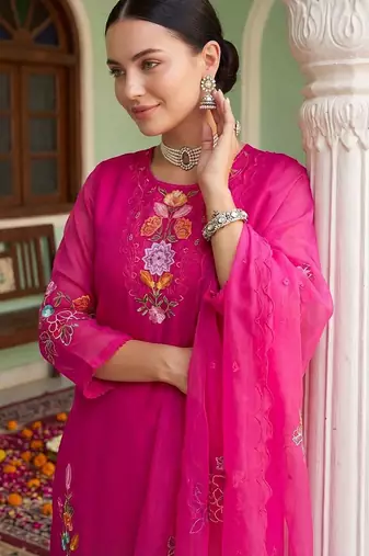 Women Floral Embroidered Regular Thread Work Kurta with Trousers & With Dupatta