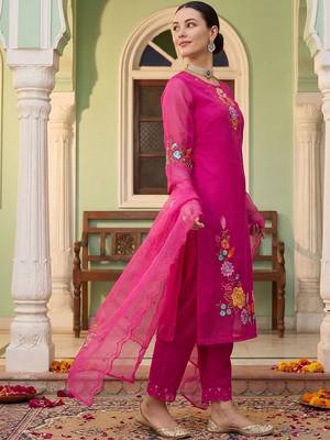 Women Floral Embroidered Regular Thread Work Kurta with Trousers & With Dupatta 3