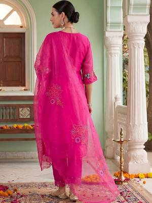 Women Floral Embroidered Regular Thread Work Kurta with Trousers & With Dupatta 4