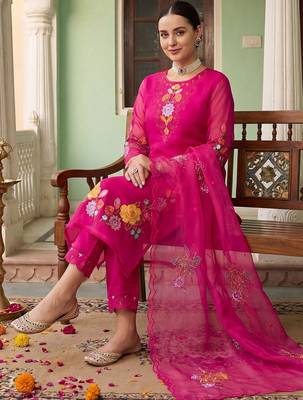 Women Floral Embroidered Regular Thread Work Kurta with Trousers & With Dupatta 5