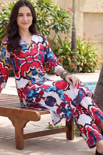 Women Printed Regular Kurta with Trousers