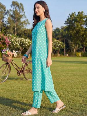 Women Printed Regular Pure Cotton Kurta with Trousers 3
