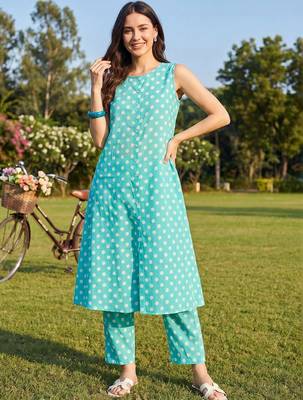 Women Printed Regular Pure Cotton Kurta with Trousers 6