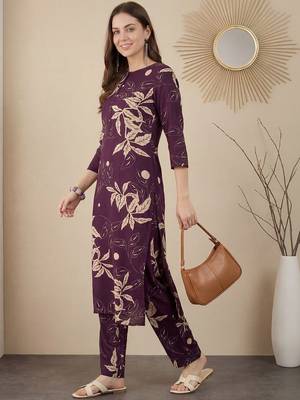 Women Floral Printed Regular Kurta with Trousers 1