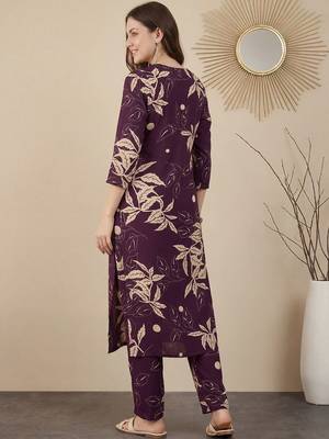 Women Floral Printed Regular Kurta with Trousers 4