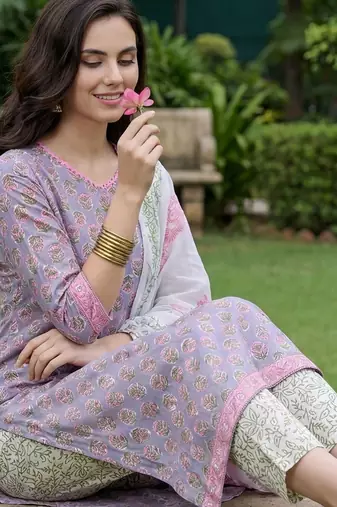 Women Floral Printed Regular Pure Cotton Kurta with Trousers & With Dupatta