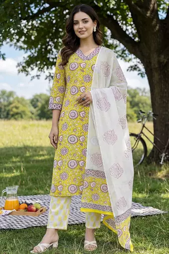 Women Floral Printed Regular Pure Cotton Kurta with Trousers & With Dupatta