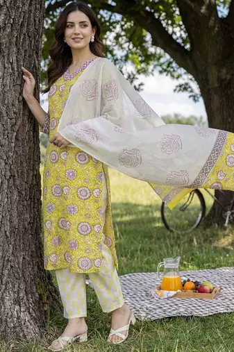 Women Floral Printed Regular Pure Cotton Kurta with Trousers & With Dupatta