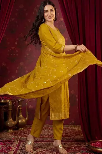 Women Regular Kurta with Trousers & With Dupatta