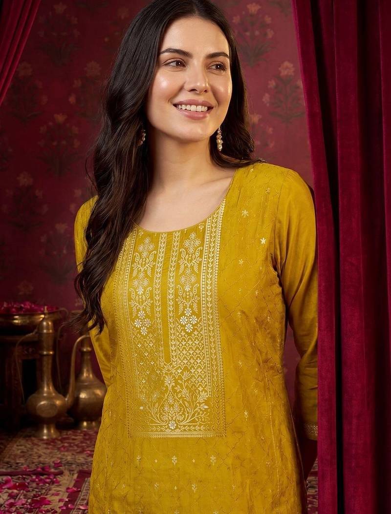 Women Regular Kurta with Trousers & With Dupatta