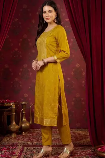 Women Regular Kurta with Trousers & With Dupatta