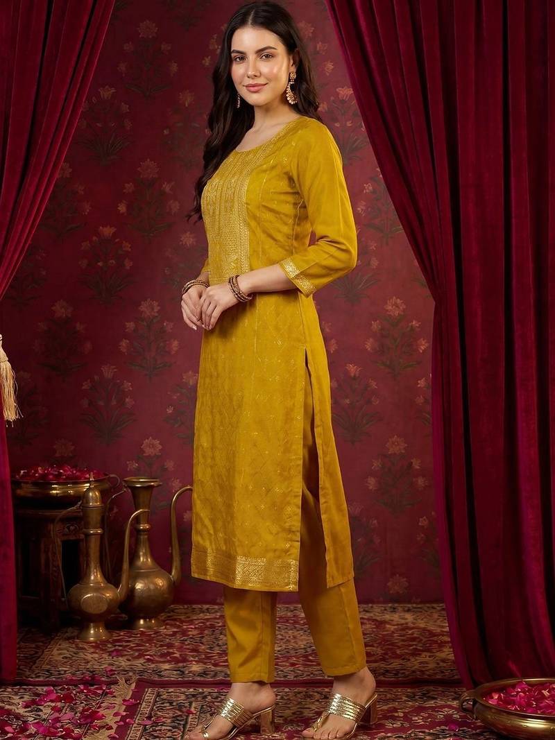 Women Regular Kurta with Trousers & With Dupatta