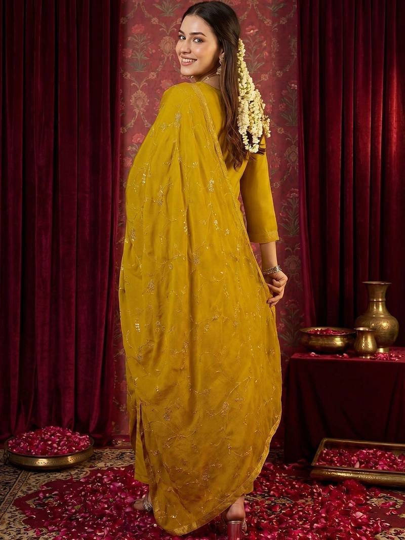 Women Regular Kurta with Trousers & With Dupatta