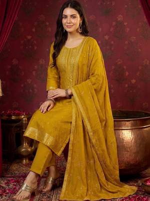 Women Regular Kurta with Trousers & With Dupatta 5