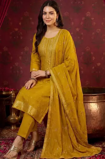 Women Regular Kurta with Trousers & With Dupatta
