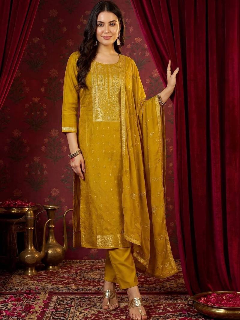 Women Regular Kurta with Trousers & With Dupatta