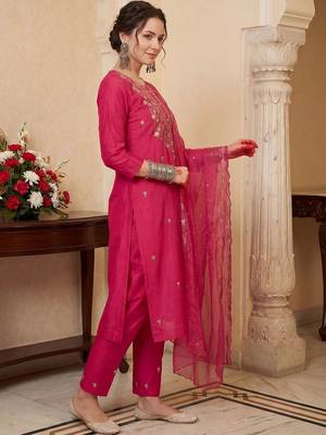 Women Floral Embroidered Regular Thread Work Kurta with Trousers & With Dupatta 3