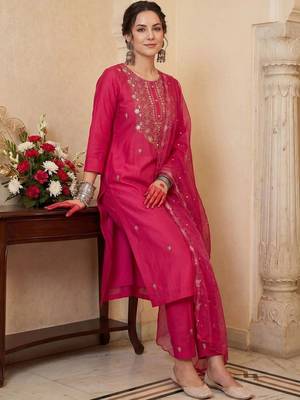 Women Floral Embroidered Regular Thread Work Kurta with Trousers & With Dupatta 5