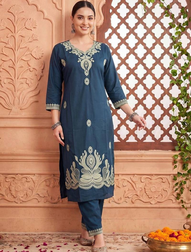 Women Ethnic Motifs Embroidered Regular Thread Work Pure Cotton Kurta with Trousers