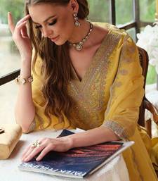 Women Ethnic Motifs Embroidered Regular Kurta with Trousers & With Dupatta