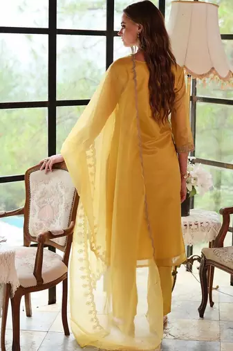Women Ethnic Motifs Embroidered Regular Kurta with Trousers & With Dupatta