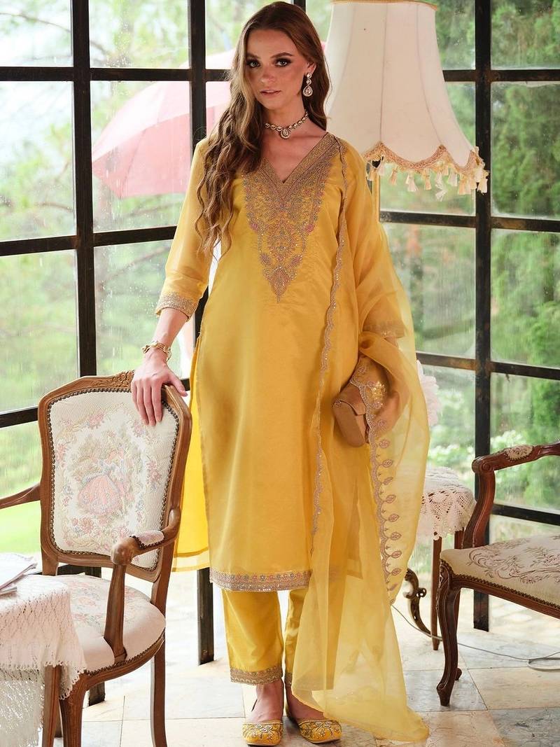 Women Ethnic Motifs Embroidered Regular Kurta with Trousers & With Dupatta