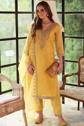 Women Ethnic Motifs Embroidered Regular Kurta with Trousers & With Dupatta