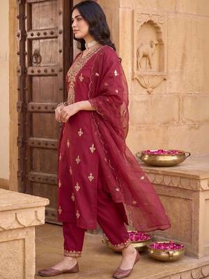 Women Ethnic Motifs Embroidered Regular Gotta Patti Kurta with Trousers & With Dupatta 3