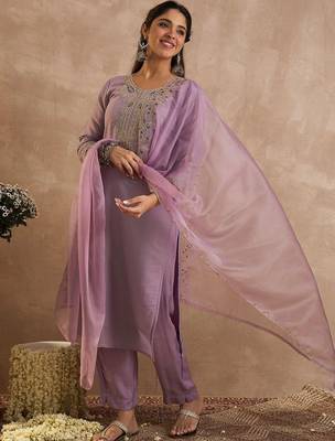 Women Paisley Embroidered Regular Liva Kurta with Trousers & With Dupatta 2