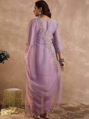 Women Paisley Embroidered Regular Liva Kurta with Trousers & With Dupatta 3