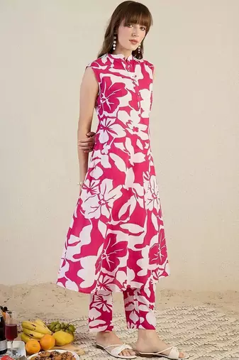 Women Floral Printed Pleated Pure Cotton Kurta with Trousers