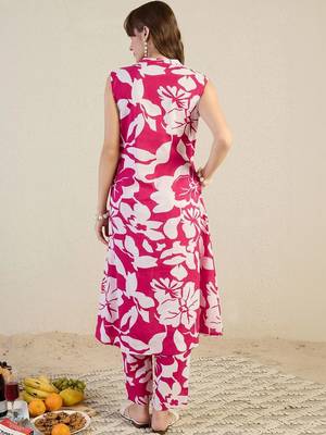 Women Floral Printed Pleated Pure Cotton Kurta with Trousers 5