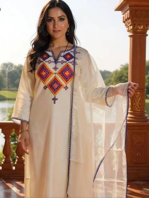 Women Embroidered Regular Thread Work Liva Kurta with Trousers & With Dupatta 3