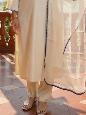 Women Embroidered Regular Thread Work Liva Kurta with Trousers & With Dupatta 5
