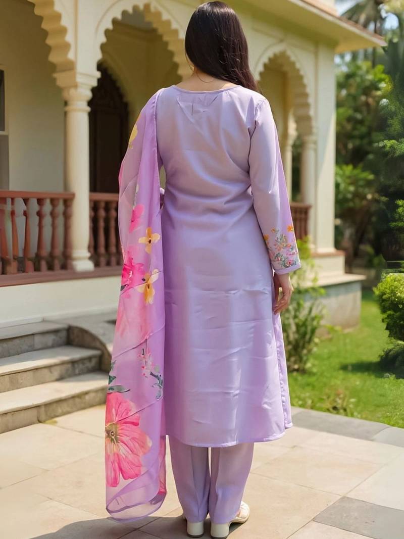 Women Floral Embroidered Regular Thread Work Kurta with Trousers & With Dupatta
