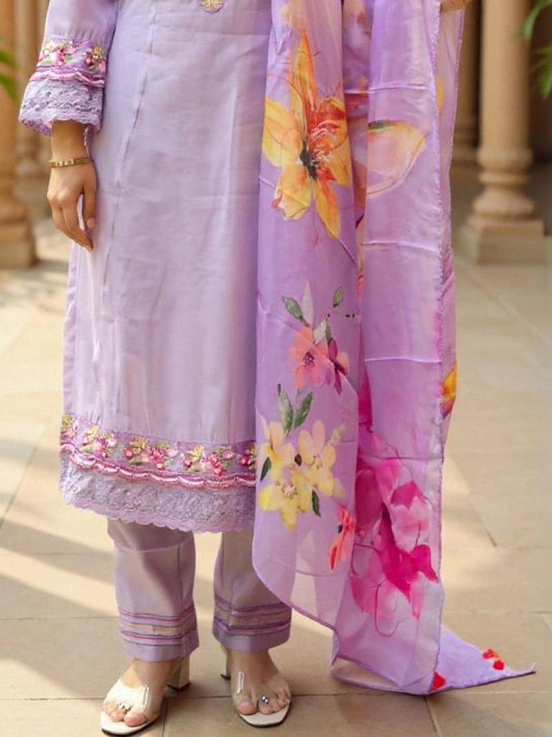 Women Floral Embroidered Regular Thread Work Kurta with Trousers & With Dupatta