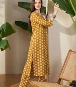 Women Printed Pleated Pure Cotton Kurta with Trousers