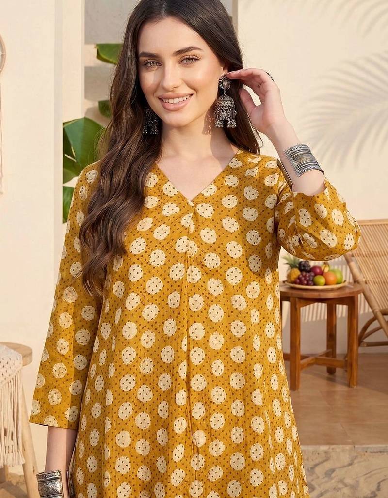 Women Printed Pleated Pure Cotton Kurta with Trousers